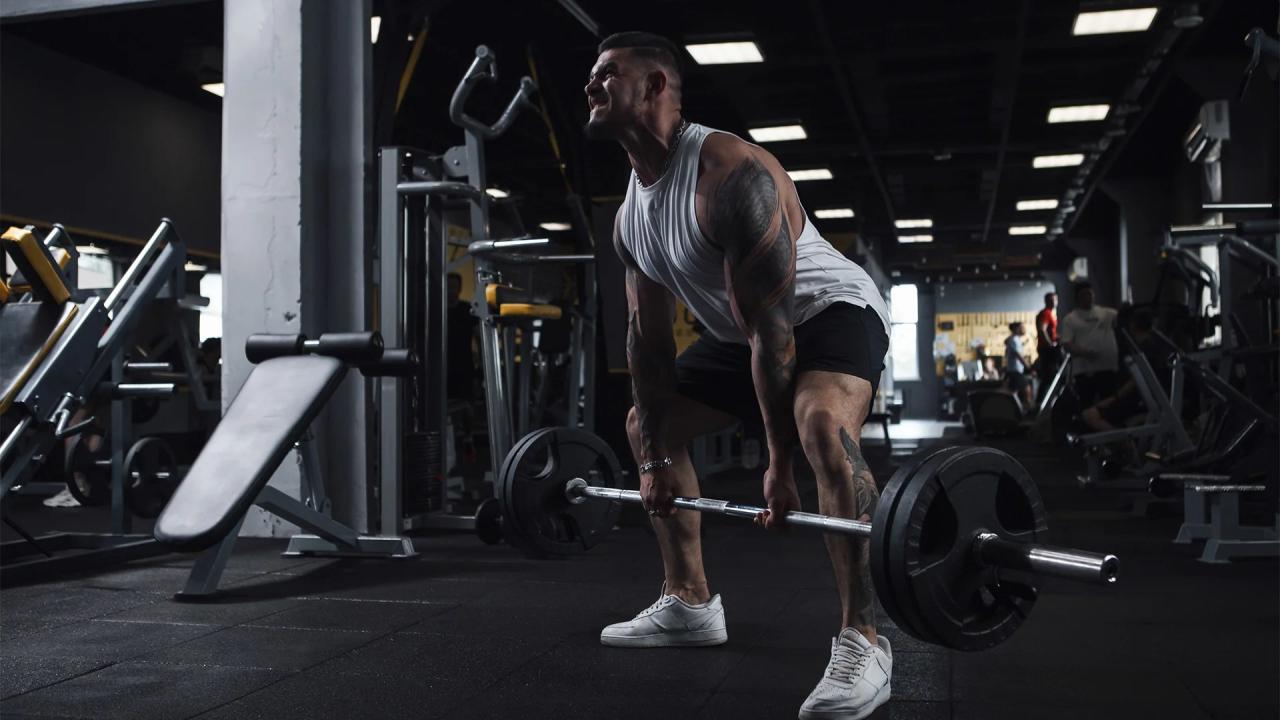 Training for Strength vs Hypertrophy - AthleticFly